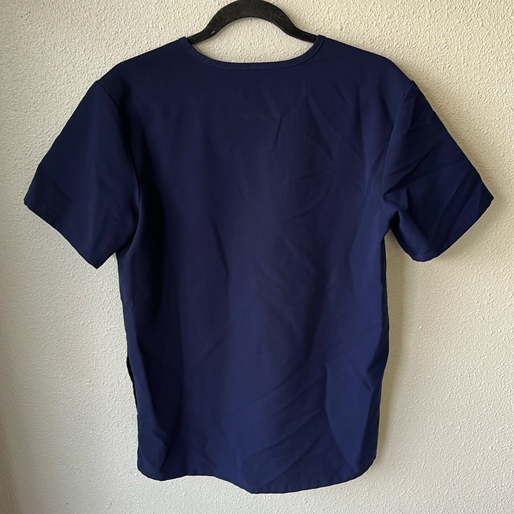 FIGS Chisec Three-Pocket Scrub Top XS - Picture 5 of 6